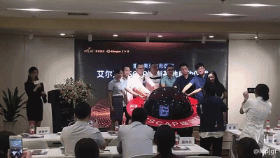 1535953734458145.gif 640.gif