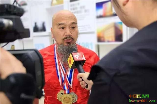 1538097418611236.jpg 640.webp.jpg